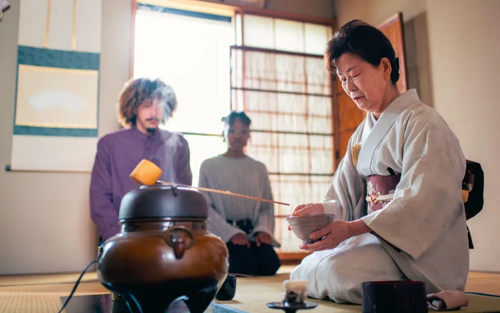 Suasana tenang upacara minum teh Jepang Upacara minum teh Jepang yang tenang