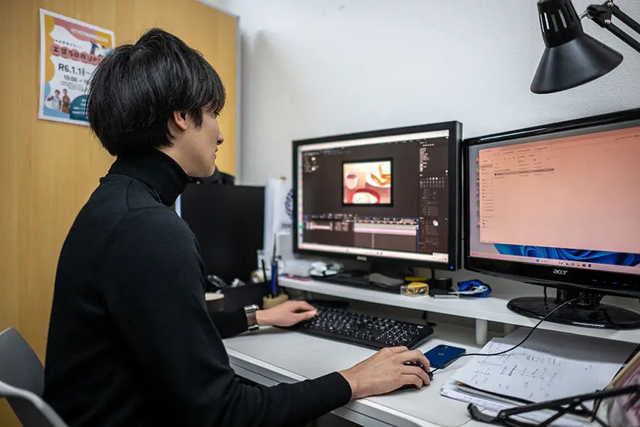 Para animator yang bekerja keras di studio animasi