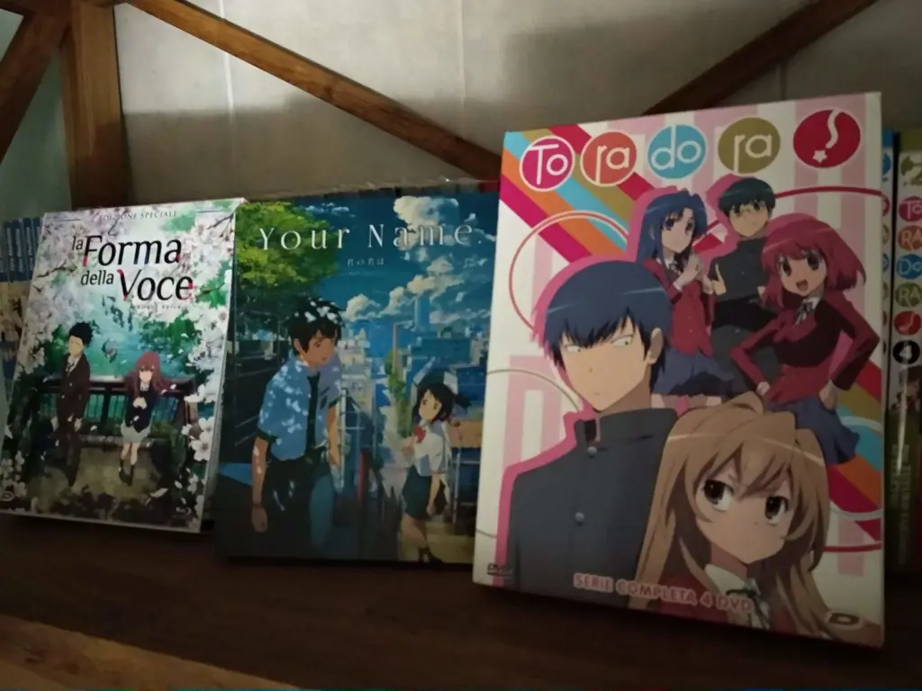 Rekomendasi Anime Romantis Terbaik Gambar adegan romantis dari anime Your Name, Clannad, dan Toradora!